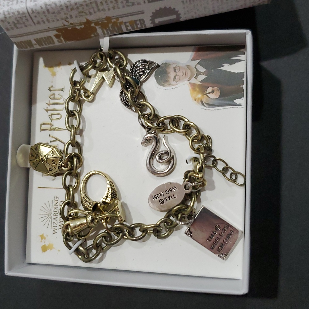 Harry Potter wizarding world gold‎ brass tone charm bracelet new